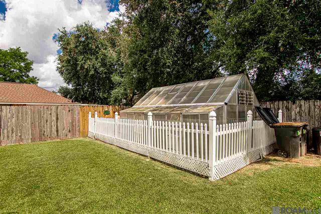 12111 N Lake Sherwood Ave, Baton Rouge, LA 70816