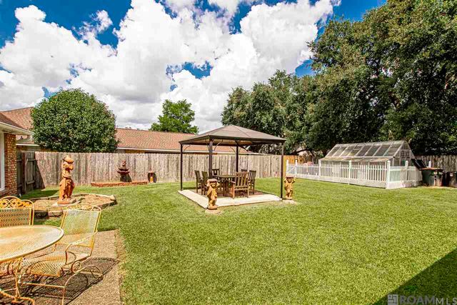 12111 N Lake Sherwood Ave, Baton Rouge, LA 70816