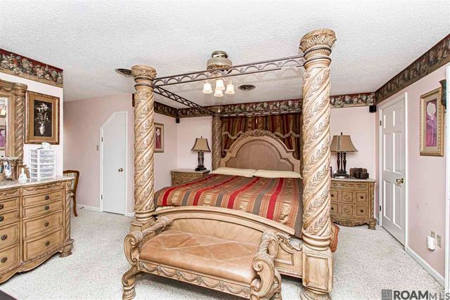 12111 N Lake Sherwood Ave, Baton Rouge, LA 70816