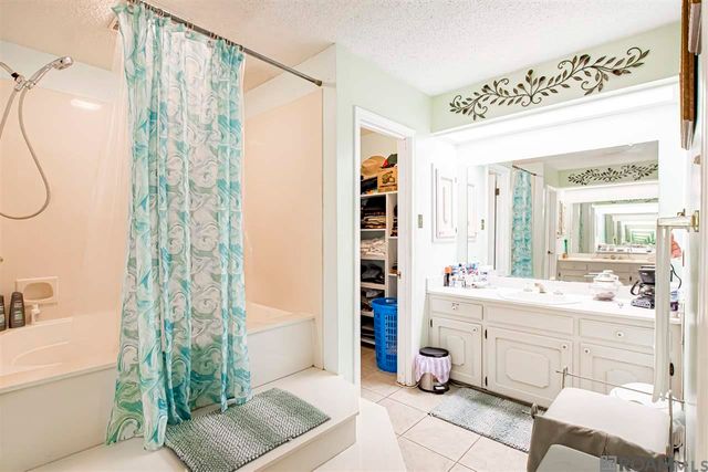 12111 N Lake Sherwood Ave, Baton Rouge, LA 70816