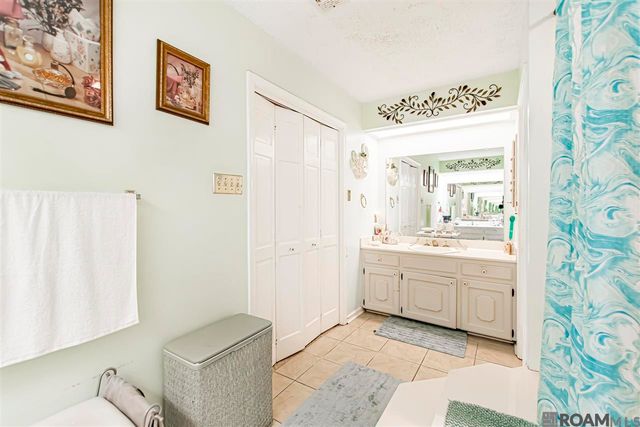 12111 N Lake Sherwood Ave, Baton Rouge, LA 70816