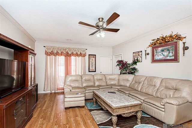 12111 N Lake Sherwood Ave, Baton Rouge, LA 70816