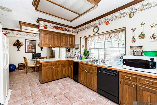 12111 N Lake Sherwood Ave, Baton Rouge, LA 70816