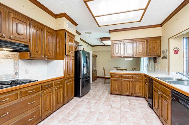 12111 N Lake Sherwood Ave, Baton Rouge, LA 70816