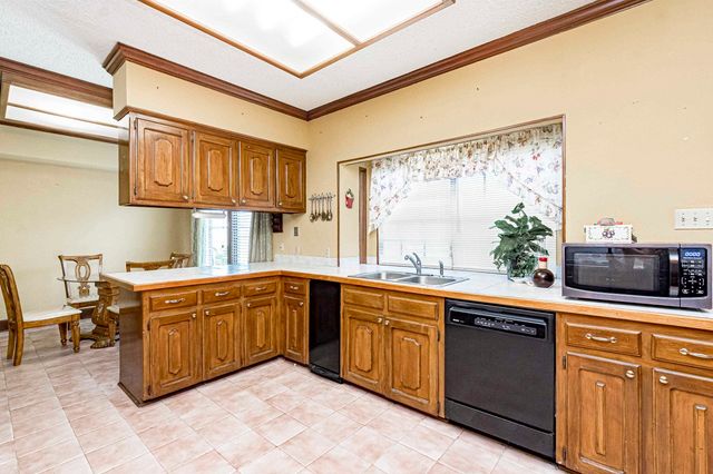 12111 N Lake Sherwood Ave, Baton Rouge, LA 70816