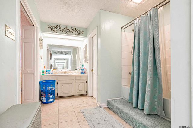 12111 N Lake Sherwood Ave, Baton Rouge, LA 70816