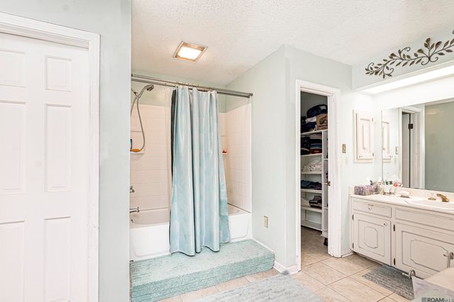 12111 N Lake Sherwood Ave, Baton Rouge, LA 70816