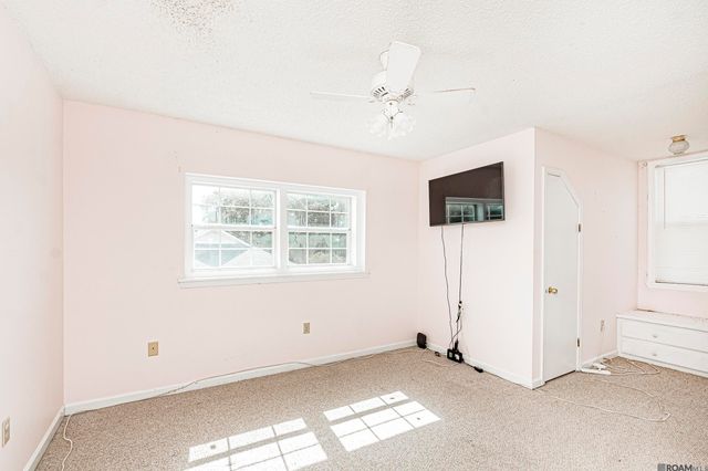 12111 N Lake Sherwood Ave, Baton Rouge, LA 70816