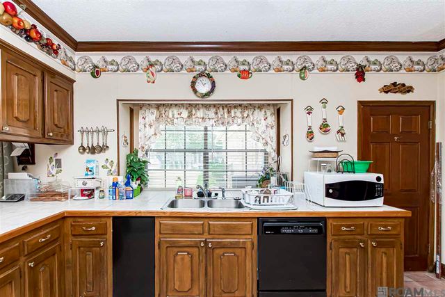 12111 N Lake Sherwood Ave, Baton Rouge, LA 70816