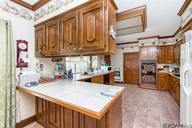 12111 N Lake Sherwood Ave, Baton Rouge, LA 70816