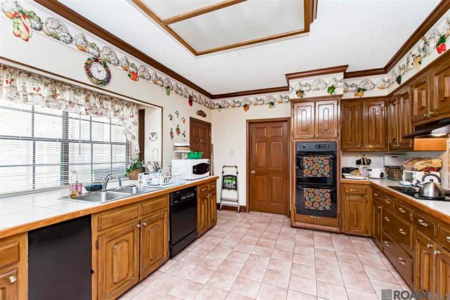 12111 N Lake Sherwood Ave, Baton Rouge, LA 70816