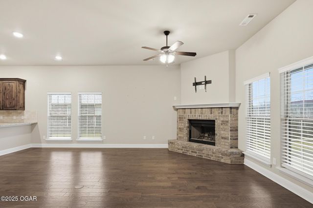 2020 Addis Peace Lane, Joplin, MO 64804