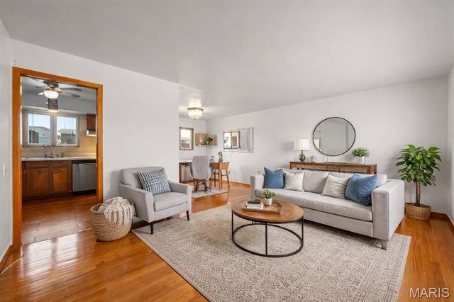 4718 Heege Road, St Louis, MO 63123