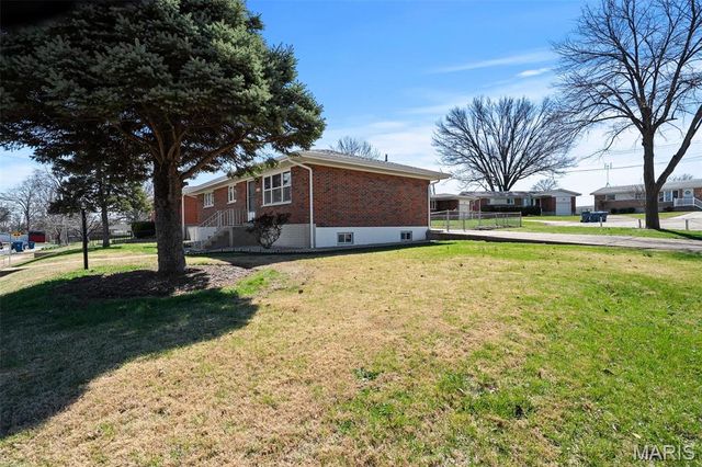 4718 Heege Road, St Louis, MO 63123