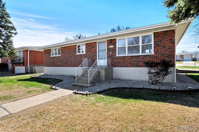 4718 Heege Road, St Louis, MO 63123