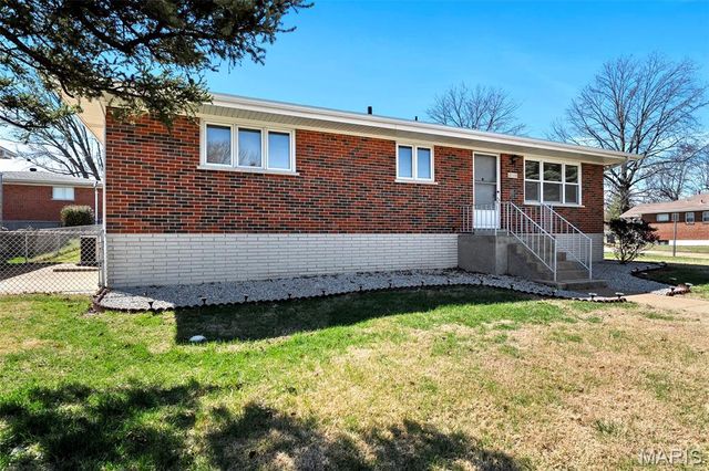 4718 Heege Road, St Louis, MO 63123