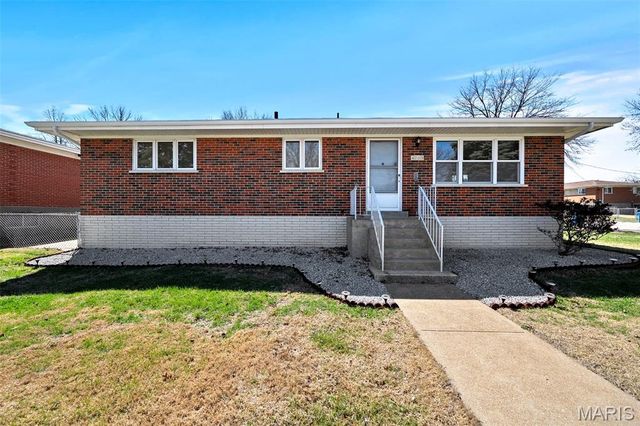 4718 Heege Road, St Louis, MO 63123