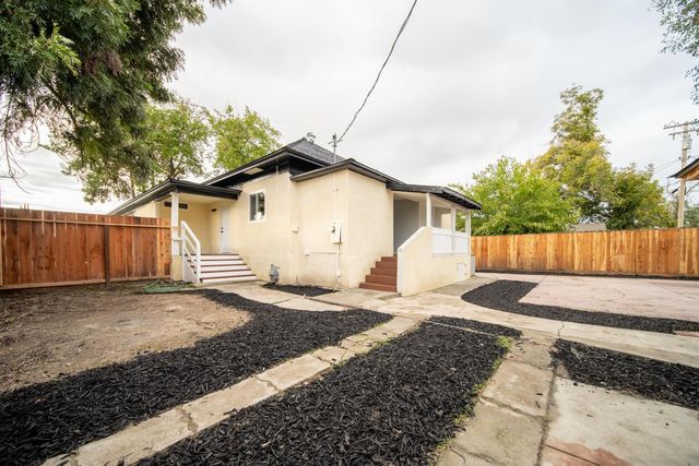 3060 7th St, Ceres, CA 95307