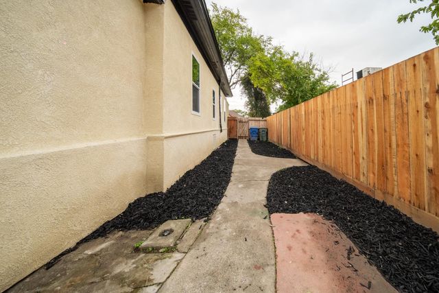 3060 7th St, Ceres, CA 95307