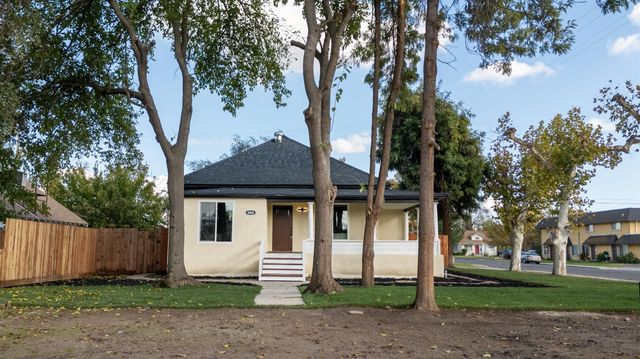 3060 7th St, Ceres, CA 95307