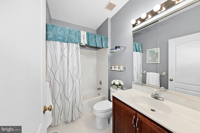 75 WOODSIDE DR, Easton, PA 18042