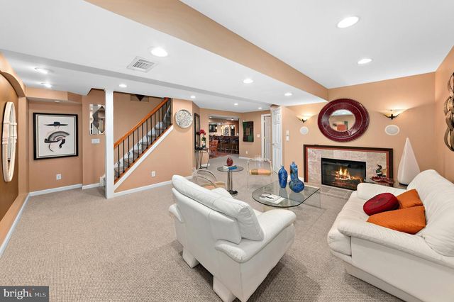 75 WOODSIDE DR, Easton, PA 18042