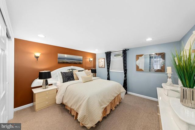 75 WOODSIDE DR, Easton, PA 18042