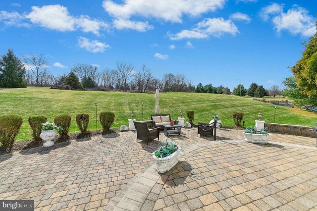 75 WOODSIDE DR, Easton, PA 18042