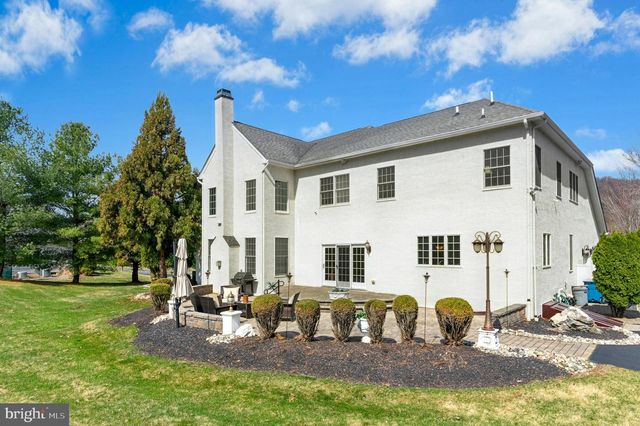 75 WOODSIDE DR, Easton, PA 18042