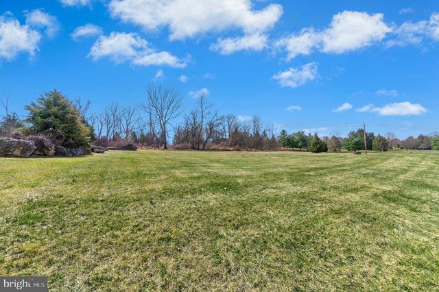 75 WOODSIDE DR, Easton, PA 18042