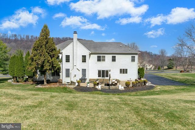 75 WOODSIDE DR, Easton, PA 18042