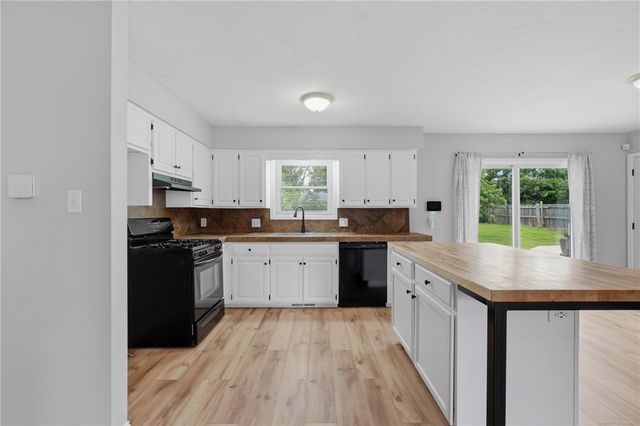 1902 W Granite Street, Siloam Springs, AR 72761