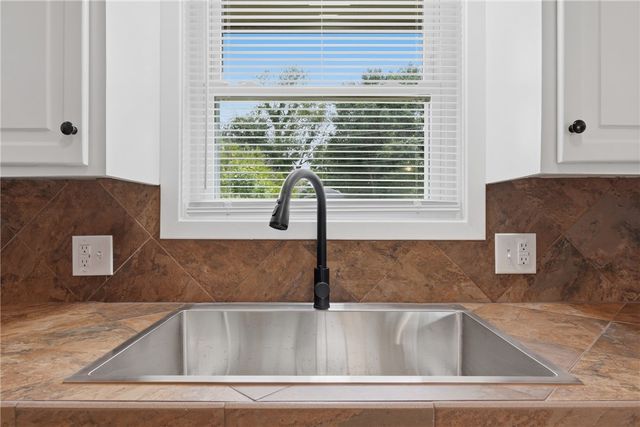 1902 W Granite Street, Siloam Springs, AR 72761