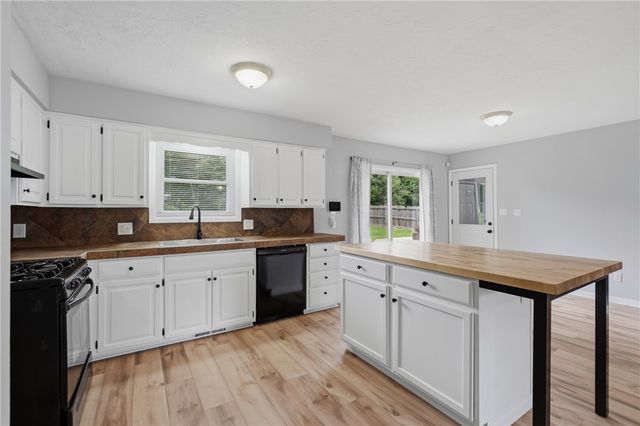 1902 W Granite Street, Siloam Springs, AR 72761