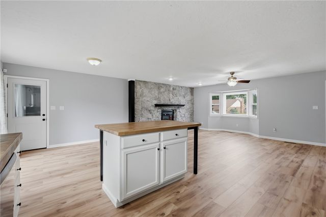 1902 W Granite Street, Siloam Springs, AR 72761
