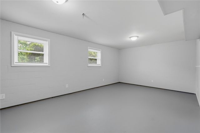 1902 W Granite Street, Siloam Springs, AR 72761