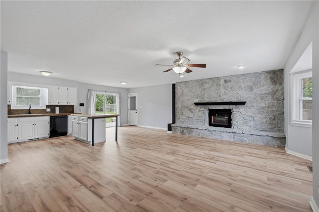 1902 W Granite Street, Siloam Springs, AR 72761