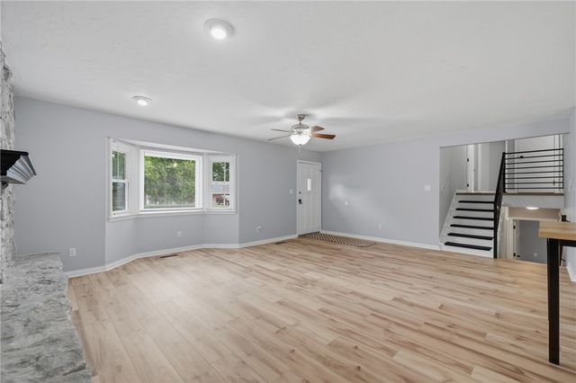 1902 W Granite Street, Siloam Springs, AR 72761