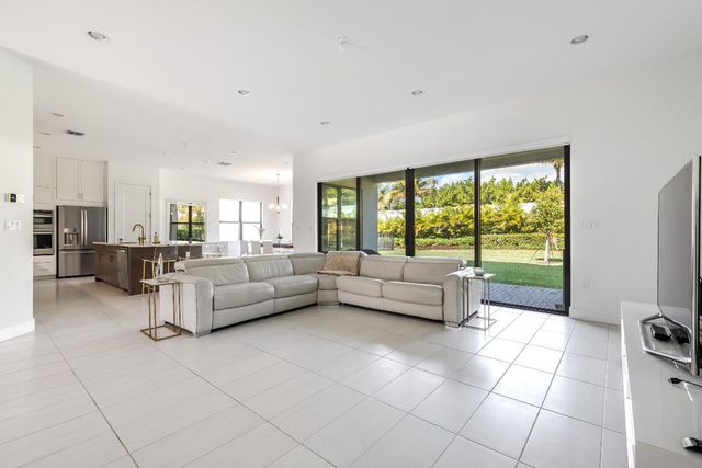 8131 Laurel Falls Drive, Boca Raton, FL 33496