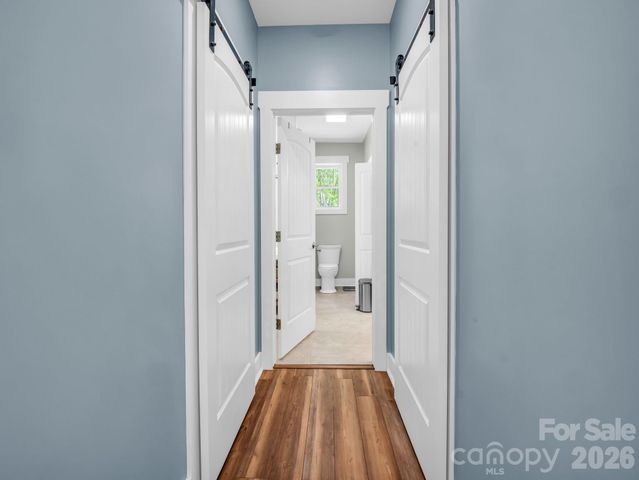 565 Pinewood Knoll Drive, Hendersonville, NC 28739
