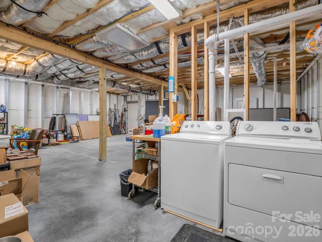 565 Pinewood Knoll Drive, Hendersonville, NC 28739