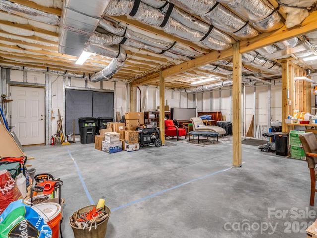 565 Pinewood Knoll Drive, Hendersonville, NC 28739