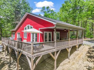 565 Pinewood Knoll Drive, Hendersonville, NC 28739