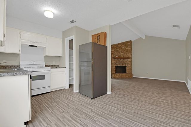 6305 Emerald Forest DR, Austin, TX 78745