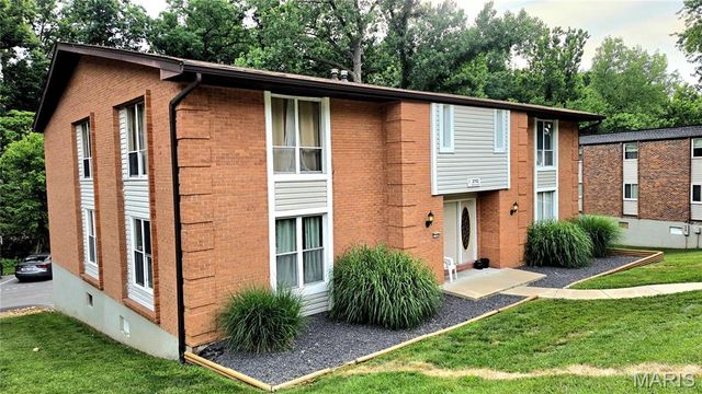 2752 Blackforest Drive D, St Louis, MO 63129