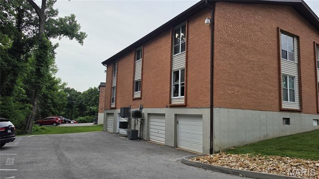 2752 Blackforest Drive D, St Louis, MO 63129