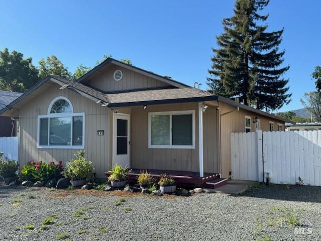 668 1st St, Upper Lake, CA 95485