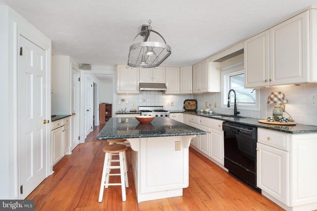 208 MOUNTAIN RD, Ringoes, NJ 08551