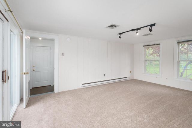 208 MOUNTAIN RD, Ringoes, NJ 08551