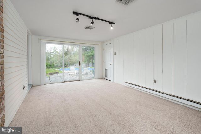 208 MOUNTAIN RD, Ringoes, NJ 08551